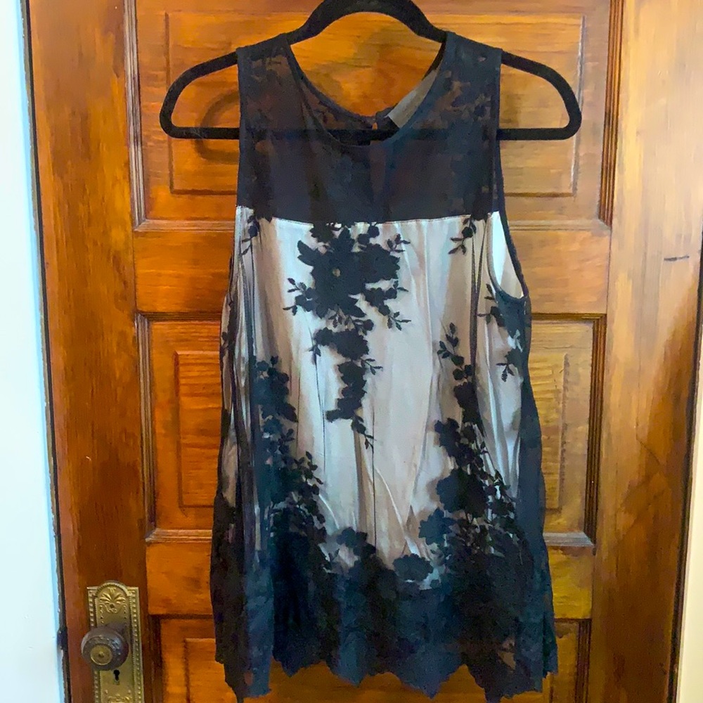 Tank top w. Lace Detail and Nude Lining